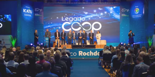 LegadoCoop stage with panelists and audience
